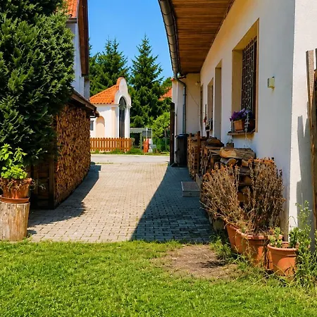 Chaloupka V Srdci Pamatkove Zony
